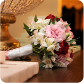 Букет Red Naomi с пионами